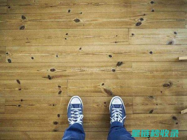 地板吱呀声的秘密：发现并解决木地板的恼人声响 (地板吱呀吱呀的响)