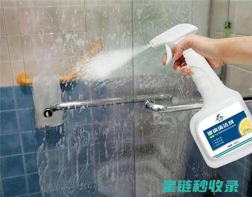 浴室水垢去除新方案：简单配方快速见效 (浴室水垢去除小妙招)