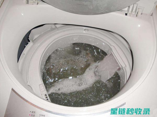 洗衣机清洁不彻底导致黄渍？这样做可解决问题 (洗衣机清洁不干净怎么办)